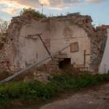 Raggiungiamo infine la chiesa di San Sossio, detta anche di Santa Sofia o di Vassallo, dal nome dell'antico proprietario vissuto nel 700. Al suo interno nella notte tra l'8 e il 9 maggio 1807 furono conservate le ossa di San Nicola appena giunte sulla costa di San Giorgio
